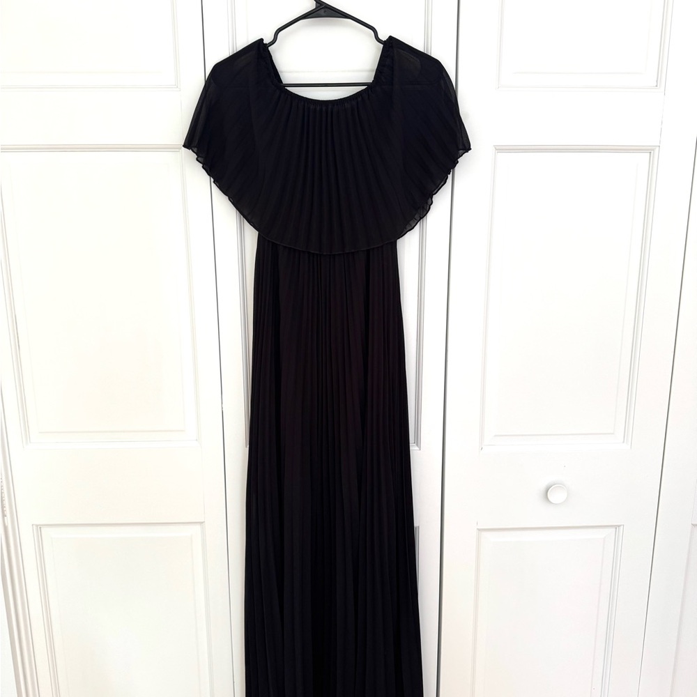 Elegant Black Pleated Dress